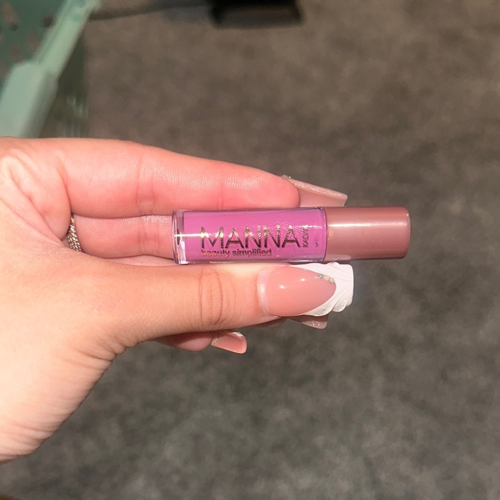 Manna Kadar Pink Lip Gloss Hydrating Shine